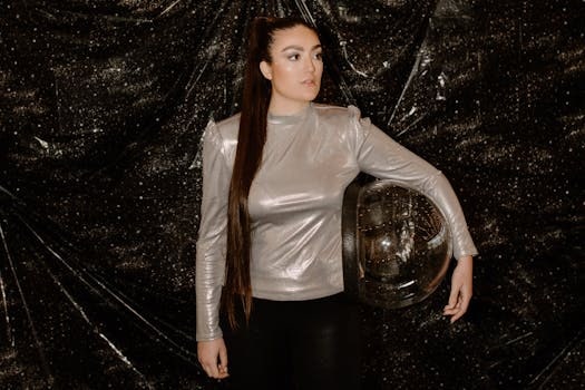 Holographic Fashion Experiences Transcend Physical Limitations